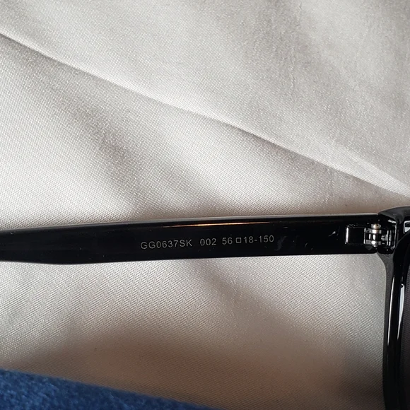 Gucci Black Sunglasses with Blue and Orange Case - Picture 4 of 4